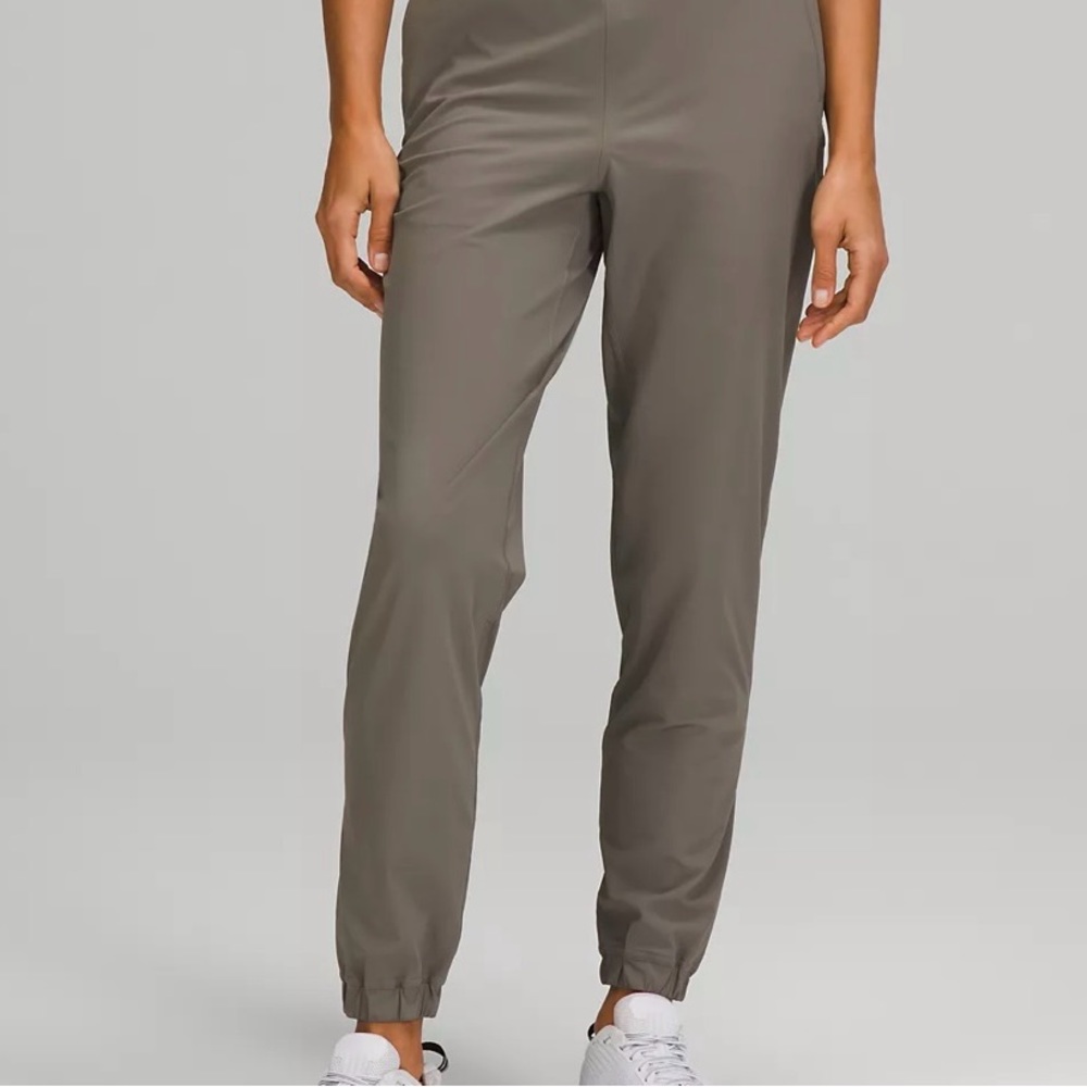 Lululemon Adapted State High-Rise Jogger
Full Length